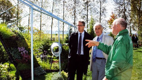 De droite à gauche : Dominique Bonnardon, président de Bièvre Végétal, Christian Nucci, vice-président du conseil général chargé de l'agriculture, et Jean- Pierre Barbier, conseiller général et député de la circonscription.