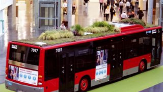 Si le salon a accueilli moins de monde en 2012, les exposants ont noté la volonté des visiteurs d'aller de l'avant et de trouver de nouvelles perspectives...PHOTO : MFP