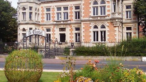 Ce travail de fleurissement, situé près de la porte Sainte-Croix de Châlons-en-Champagne, a été réalisé en collaboration avec le lycée horticole de Fayl-Billot (52).PHOTO : VILLE DE CHÂLONS-EN-CHAMPAGNE