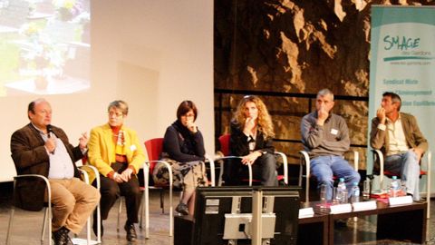 De gauche à droite : J.-P. Cugno (Ville de Lyon), M. Ordas (Ville de Versailles), F. Garnier (paysagiste), F. Binesse (cabinet Enfora), P. Thiebaut (Ville de La Grande-Motte), D. Fraisier (CAUE 34).PHOTO : FD CIVAM