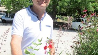 « Quand réseaux et bitume empêchent les plantations en pleine terre, il est toujours possible de recourir à la végétalisation hors-sol », argumente Fabrice Boinard, dirigeant de Citéflor et inventeur du CityMur®.PHOTO : VALÉRIE VIDRIL