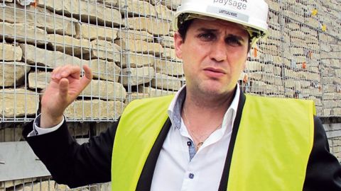 Chef de secteur de l'entreprise Lachaux Paysage, Marc Lartigau a rappelé, lors de la réalisation du parc, en juin 2013, comment ont été implantées les plantes rustiques dans les murs en gabion chargés de délimiter les grands bassins de collecte des eaux de pluie.