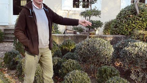 Paysagiste à Carpentras (84), Bruno Collado avoue ne plus utiliser les végétaux de la même façon grâce à Anthony Paul. Il élabore des massifs plus sobres et utilise une palette végétale plus restreinte.