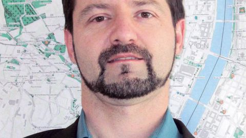 « Nous souhaitons désormais mettre en oeuvre une gestion différenciée de la processionnaire », a souligné Jean-Marie Rogel, chef du service gestion du paysage à la direction des espaces verts de Lyon.PHOTO : VILLE DE LYON