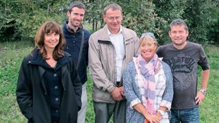 De gauche à droite, Sylviane Truchetet, directrice de l'Office de tourisme du Pays de Lunel, Colin Souche, conseiller en séjour à l'Office de tourisme, en charge de l'animation de l'arboretum, Jean-Louis Maniez, directeur-adjoint des services techniques, Paulette Goujon, adjointe au maire, et Philippe Gebelin, directeur du service pôle espace public, sont impliqués à des degrés divers.PHOTO : PASCAL FAYOLLE
