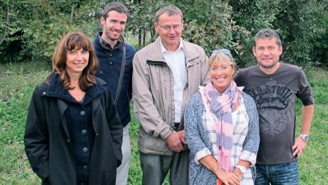 De gauche à droite, Sylviane Truchetet, directrice de l'Office de tourisme du Pays de Lunel, Colin Souche, conseiller en séjour à l'Office de tourisme, en charge de l'animation de l'arboretum, Jean-Louis Maniez, directeur-adjoint des services techniques, Paulette Goujon, adjointe au maire, et Philippe Gebelin, directeur du service pôle espace public, sont impliqués à des degrés divers.PHOTO : PASCAL FAYOLLE