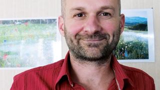 Julien Planche, responsable technique de l'entreprise Phytosem : « En réponse aux appels d'offres, on peut difficilement afficher des prix supérieurs de 20 à 30 %, alors que le prix des semences locales peut, sur certaines espèces, comme l'achillée millefeuille, être jusqu'à trois fois supérieur aux semences d'importation. »PHYTOSEM