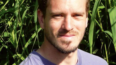 Benjamin Restif est l'un des membres du réseau Aquatiris, qui milite pour l'assainissement non collectif par phytoépuration.