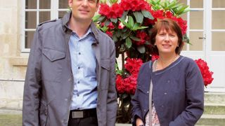 Sébastien Renaud-Goud, directeur des espaces verts, et Nadine Cuif, adjointe au député-maire de Châlons-en-Champagne (51), ont défini une stratégie pour conserver la quatrième fleur menacée en 2010 par un avertissement.