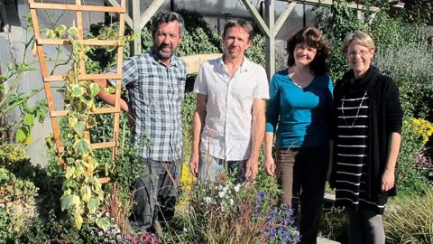 Pour François Ritlewski et Patrick Hugli, dirigeants de Proflora (24), Anne-Marie Hugli et Christine Ritlewski, la mise en scène du végétal et le service sont des composantes essentielles de la vente au détail.