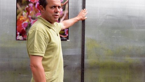 Bruno Chauvet a choisi le polycarbonate pour les murs et la toiture de sanouvelle serre. Il économise ainsi 30 % d'énergie.