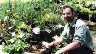« Plutôt que de lutter contre la végétation endémique, je l'ai intégrée au projet paysager et l'ai exploitée pour aider des sujets, a priori inadaptés aux conditions, à se développer », explique Éric Lenoir.PHOTO : I. CORDIER