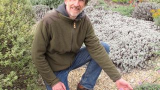 Olivier Filippi s'est spécialisé dans la production d'une gamme botanique de plantes résistantes à la sécheresse, dont la plupart sont issues de la région méditerranéenne et quelques-unes de Californie (États-Unis).