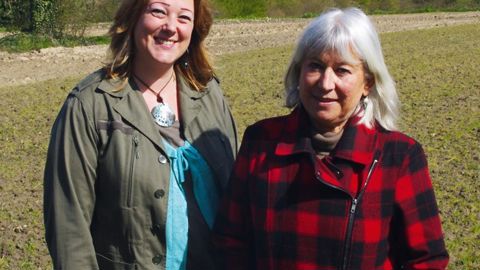 Christel Stacchetti (à droite) et Brigitte Bouvier sont respectivement chargée de mission et présidente de l'association du Triangle Vert de l'Essonne.PHOTO : YAËL HADDAD