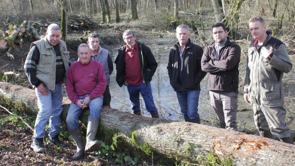 Lundi 21 février, les agriculteurs dénoncent les travaux sur la Vingeanne alors que le conseil municipal de Talmay s’est prononcé deux fois contre le déboisement. © Anne Bréhier