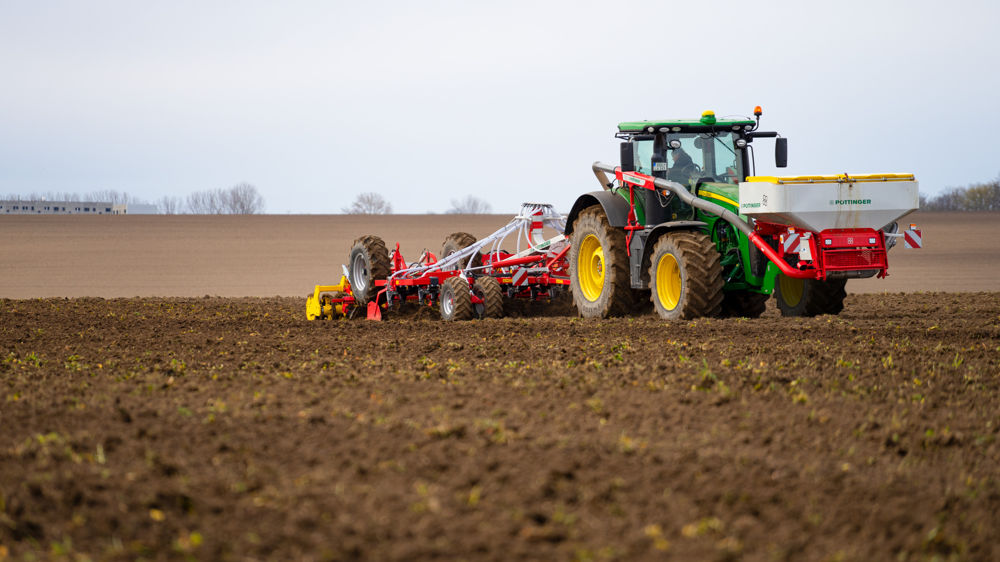 Pöttinger : La trémie frontale Amico augmente la polyvalence des outils