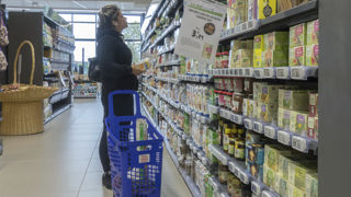 Selon la FAO, l’indice des prix alimentaires mondiaux baisse de 14,9 % par rapport au pic atteint en mars dernier, faisant suite à l’invasion de l’Ukraine par la Russie. Selon la FAO, l’indice des prix alimentaires mondiaux baisse de 14,9 % par rapport au pic atteint en mars dernier, faisant suite à l’invasion de l’Ukraine par la Russie.