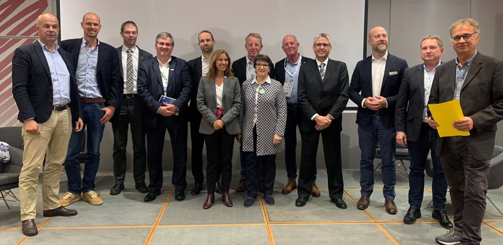 Axema, John Deere, Claas, New Holland, Kubota, JBC, Axema, Total Energies, Méthaniseurs de France, Fop...FNSEA et Axema ont réuni divers acteurs autour des enjeux de la décarbonation du machinisme agricole le 7 novembre 2022 au Sima.