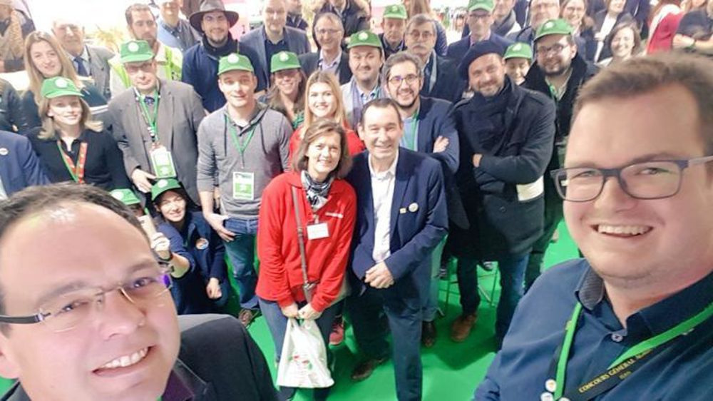 Selfie-souvenir, sur le stand de la Ferme digitale, avec en premier plan le président de l’association, Cyrille Champenois, et son secrétaire, Kévin Moity. Photo : @kevmoity