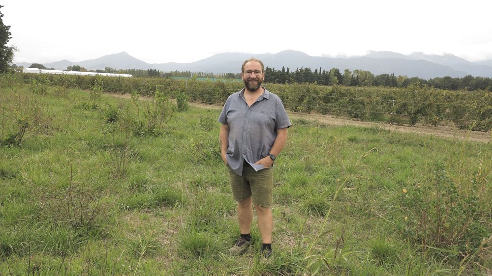 "La procédure Terres incultes est un bon outil pour remettre en valeur des terres à l abandon", note Pierre-Jean Savoldelli, qui est entouré de friches.