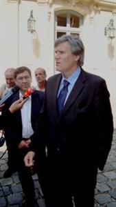 Philippe Collin sur le perron du ministère de l'Agriculture commentant sa rencontre avec Philippe Collin lors du processus d'entretiens du ministre de l'Agriculture avec l'ensemble des syndicats agricoles