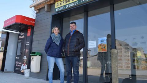 « Au départ, nous avons passé beaucoup de temps auprès du distributeur. C’était important de rencontrer nos clients », expliquent Valérie Lardeux et Éric Nivelleau. © Anne Mabire