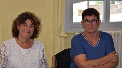 « C’est très frustrant pour un éleveur français de savoir que 4 poulets sur 10 sont importés ! » relèvent Sylvaine Dano et Isabelle Leballeur, présidente des commissions avicoles des chambres d’agriculture de la Bretagne et des Pays de la Loire. © A. Mabire « C’est très frustrant pour un éleveur français de savoir que 4 poulets sur 10 sont importés ! » relèvent Sylvaine Dano et Isabelle Leballeur, présidente des commissions avicoles des chambres d’agriculture de la Bretagne et des Pays de la Loire. © A. Mabire