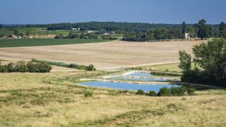 Selon l’Inrae, l’eau est un bien commun indispensable à de nombreux usages : « la rareté de cette ressource naturelle pourrait entraîner des conflits qu’il faut anticiper », précise ce dernier. ©Jean-Bernard Nadeau Selon l’Inrae, l’eau est un bien commun indispensable à de nombreux usages : « la rareté de cette ressource naturelle pourrait entraîner des conflits qu’il faut anticiper », précise ce dernier. ©Jean-Bernard Nadeau