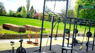 Un club de fitness en plein extérieur et au milieu d’une ferme. © Farm Fitness Un club de fitness en plein extérieur et au milieu d’une ferme. © Farm Fitness