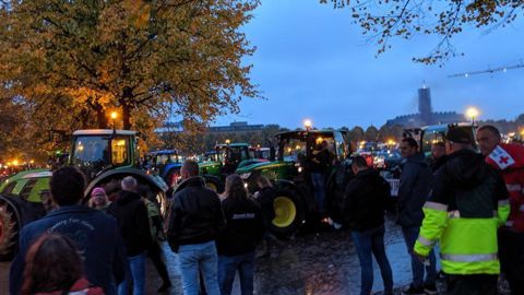 Les agriculteurs néerlandais ont paralysé la ville de La Haye le 16 octobre 2019 pour protester contre une réduction du cheptel pour des raisons environnementales. © DR Les agriculteurs néerlandais ont paralysé la ville de La Haye le 16 octobre 2019 pour protester contre une réduction du cheptel pour des raisons environnementales. © DR