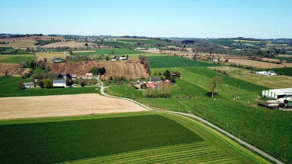 Cinq organisations dont la Confédération paysanne appellent les membres de la commission mixte paritaire qui examineront la proposition de loi sur la régulation de l’accès au foncier le 1er décembre 2021 à améliorer le texte. © C.Faimali