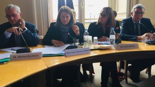 Michel Raison, sénateur de la Haute-Saône, Anne Catherine Loisier, sénatrice de la Côte-d’Or, Anne Sophie Primas, sénatrice des Yvelines et présidente de la commission des affaires économiques, et Daniel Gremillet, sénateur des Vosges, le 5 novembre 2019. © B. Quantinet/GFA Michel Raison, sénateur de la Haute-Saône, Anne Catherine Loisier, sénatrice de la Côte-d’Or, Anne Sophie Primas, sénatrice des Yvelines et présidente de la commission des affaires économiques, et Daniel Gremillet, sénateur des Vosges, le 5 novembre 2019. © B. Quantinet/GFA