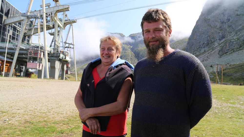 Marie-Hélène Bouchery, à gauche, et Stefan Contant, son berger. © M.-F. Malterre/GFA