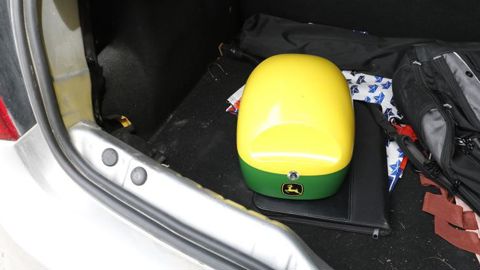 La gendarmerie de la Marne annonce que quatre individus soupçonnés d’être impliqués dans le vol de GPS agricoles ont été arrêtés en Lituanie, en présence de magistrats français. © P. Peeters/GFA