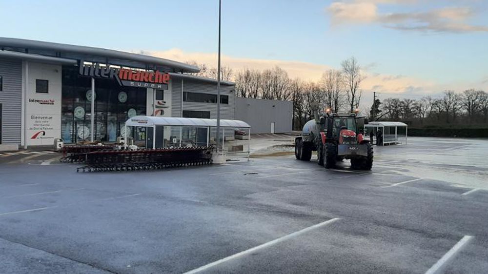 Le blocage a entraîné la fermeture du magasin pour la journée du lundi 9 décembre 2019. © JA 23
