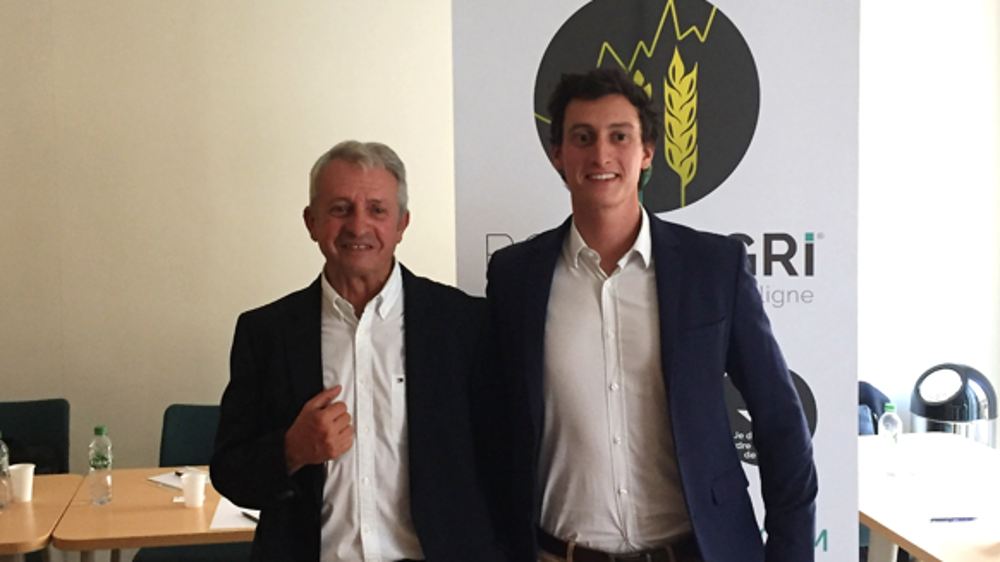 Gilles Jeudy (à G.), président des Ets. Jeudy, et Raphaël Jeudy, appelé à lui succéder, le 28 août à la conférence de presse de lancement de Boursagri. © H. Parisot/GFA