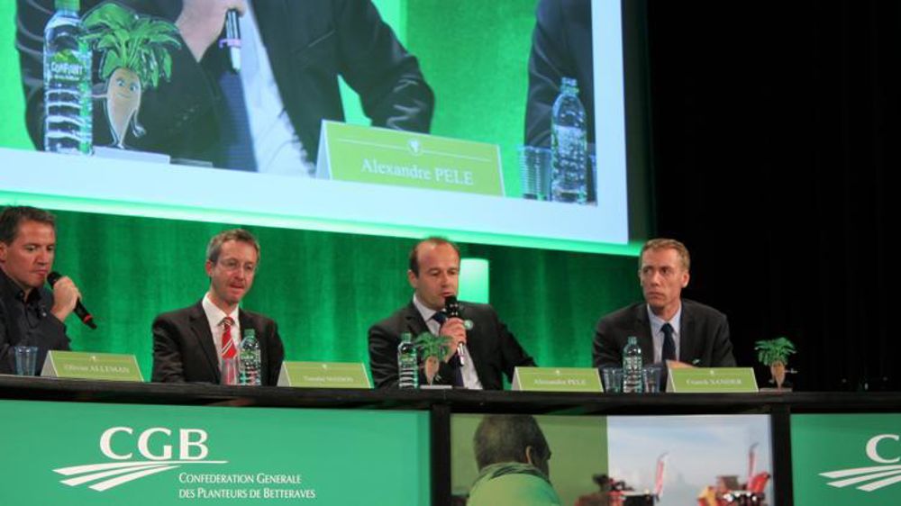 Alexandre Pelé, membre du bureau de la CGB (au micro) : « Malgré la baisse de l’utilisation des intrants, le coût de production de la betterave augmente de 0,7 % par an.. » © B. Cailliez