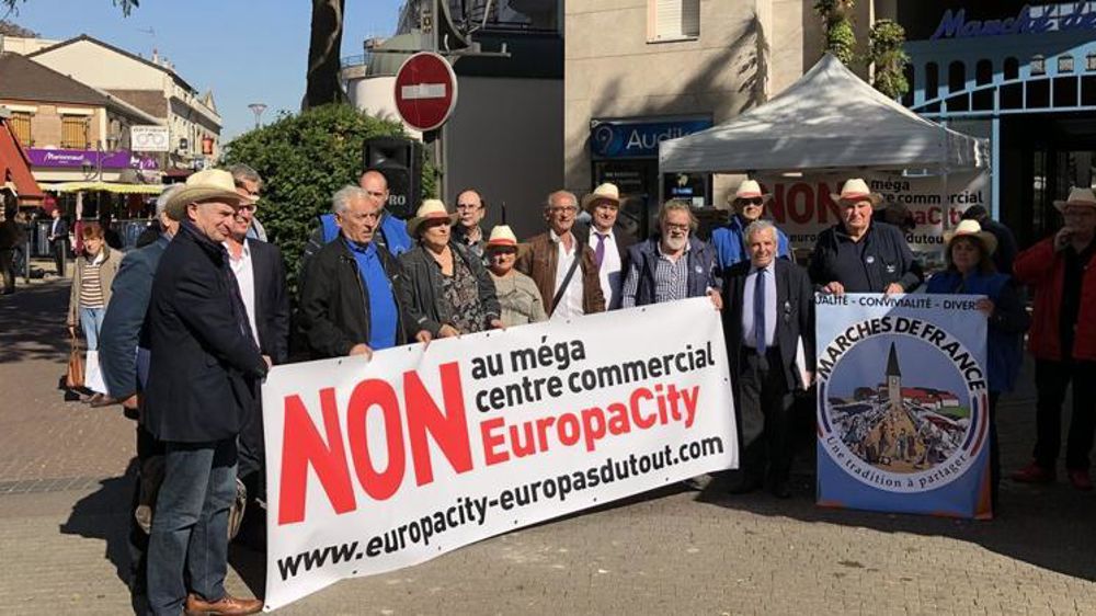 Des fédérations de commerçants et des élus se sont rassemblés le 28 septembre 2018 à Aulnay-sous-Bois (Seine-Saint-Denis) pour dénoncer le projet Europacity. © Twitter / B. Beschizza 