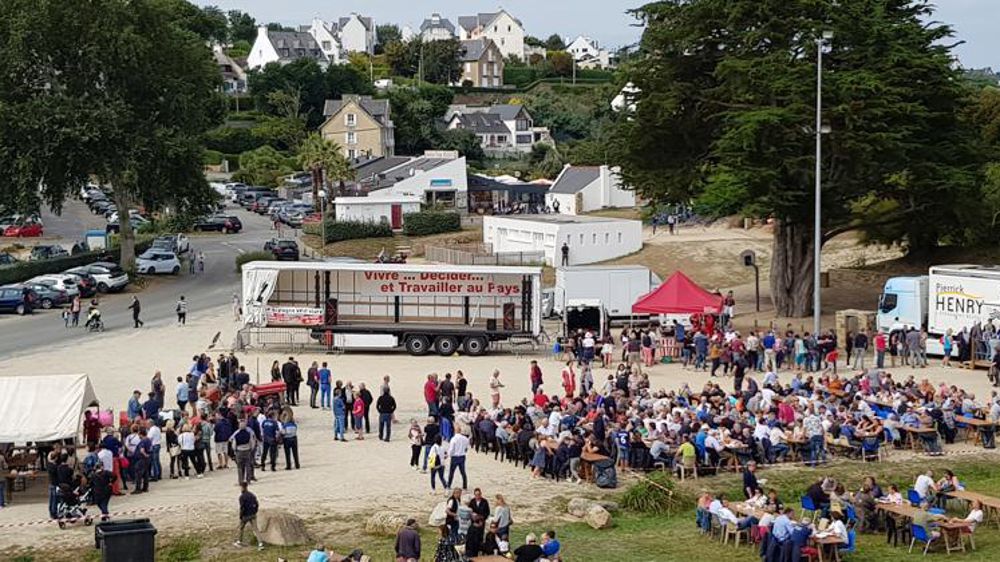 Le 9 septembre dernier, un déjeuner de soutien à Guillaume avait déjà rassemblé 1 000 personnes, selon les organisateurs. © I. Lejas/GFA