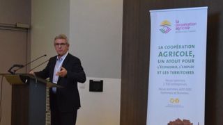 Les volumes destinés aux filières bio dépassent les 400 000 tonnes sur les 21 millions de tonnes que l’industrie française de l’alimentation animale fabrique tous les ans. En photo : Jean-Luc Cade, le président de Coop de France nutrition animale lors de sa convention annuelle le 7 novembre 2018 à Paris. © Y. Boloh Les volumes destinés aux filières bio dépassent les 400 000 tonnes sur les 21 millions de tonnes que l’industrie française de l’alimentation animale fabrique tous les ans. En photo : Jean-Luc Cade, le président de Coop de France nutrition animale lors de sa convention annuelle le 7 novembre 2018 à Paris. © Y. Boloh