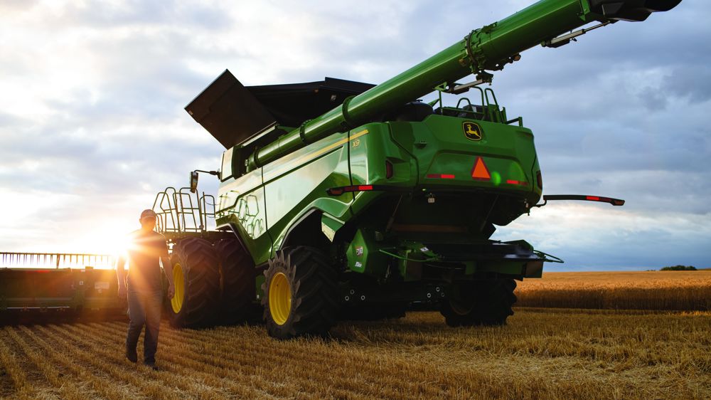 John Deere prend le large