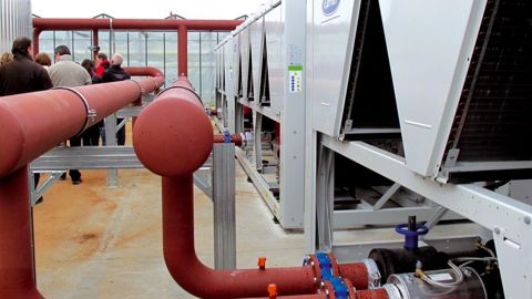 La conversion énergétique représente un gros enjeu. Il est conseillé d'aller voir des installations déjà en place (notre photo : Horti Sologne), en gardant à l'esprit que chaque solution a été adoptée au cas par cas.PHOTO : ODILE MAILLARD