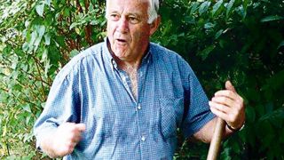 1. Jacques Roué a retracé les cinquante années de sa vie de pépiniériste au sein des Pépinières de Kerisnel, qui fêtent, comme le Lien horticole, leur demisiècle d'existence en 2014.