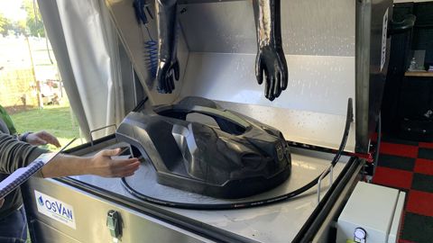 Mecawash est une cabine de nettoyage manuelle pour robots tondeuses ou pour pièces industrielles Mecawash est une cabine de nettoyage manuelle pour robots tondeuses ou pour pièces industrielles