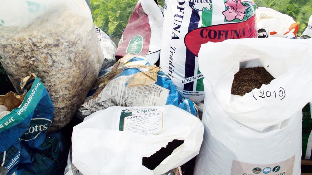 L'offre de fertilisants organiques n'a cessé de se développer ces vingt dernières années. Les produits les plus basiques côtoient désormais des produits de plus en plus technologiques, associant performance culturale et approche écologique. L'offre de fertilisants organiques n'a cessé de se développer ces vingt dernières années. Les produits les plus basiques côtoient désormais des produits de plus en plus technologiques, associant performance culturale et approche écologique.