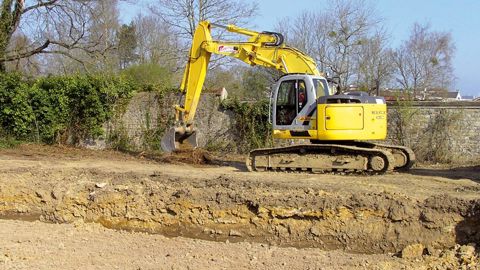 La terre végétale provient généralement du décapage de terres agricoles en phase de reconversion.Elle possède des caractéristiques variables selon les régions et le type de cultures qu'elle a pu accueillir auparavant.PHOTO : YAËL HADDAD