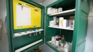 Une peine de 5000 euros d'amende avec sursis a été requise contre quatre agriculteurs poursuivis pour s'être procuré illégalement des antibiotiques en Espagne. Une peine de 5000 euros d'amende avec sursis a été requise contre quatre agriculteurs poursuivis pour s'être procuré illégalement des antibiotiques en Espagne.