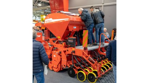 Nouveau design pour le semoir combiné Maschio Gaspardo Alitalia Isotronic Nouveau design pour le semoir combiné Maschio Gaspardo Alitalia Isotronic