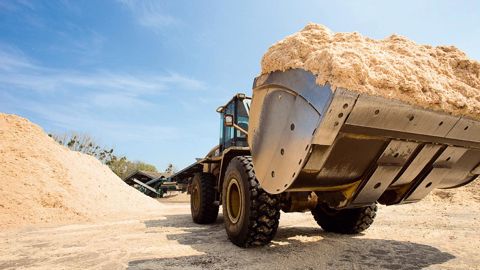 Les fabricants proposent des substrats allégés en tourbe en y incorporant des fibres de bois (ici, Hortifibre®), de coco, du compost, des écorces... S'engager dans cette voie permet au producteur d'anticiper une éventuelle pression politique et sociétale, bien présente dans certains pays européens, visant à limiter l'exploitation des tourbières. Elle lui offre une opportunité en termes d'image (sous-produit, source locale...), qu'il faut pouvoir valoriser, tout en l'obligeant à réajuster sa cond