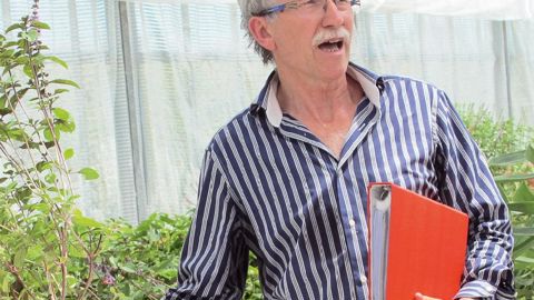 « Dans les années 1970- 1980, confrontée au défi de l'ouverture des frontières, au choc pétrolier, au Smic et à l'arrivée du bénéfice réel et de la TVA, la profession a besoin d'un outil de production moderne et performant. Le Ratho est créé en 1986. Tout était à faire : conteneur hors sol, solution nutritive, informatique, comptabilité, électromécanique, bilan thermique, tablette mobile, bulletin, analyse technicoéconomique... », raconte Serge Lepage, directeur de la station expérimentale.